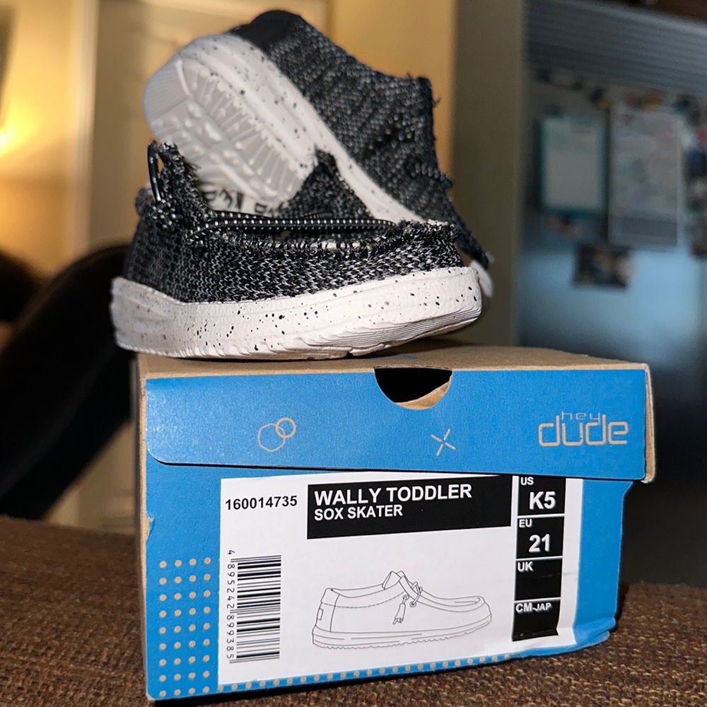 Hey Dude Toddler Size 5 Shoes